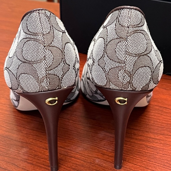 Coach Skylar Signature Pump - Picture 3 of 7